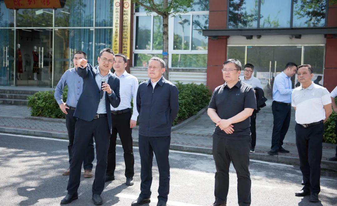 龙群跃带队到县中等职业学校调研“组团式”帮扶工作