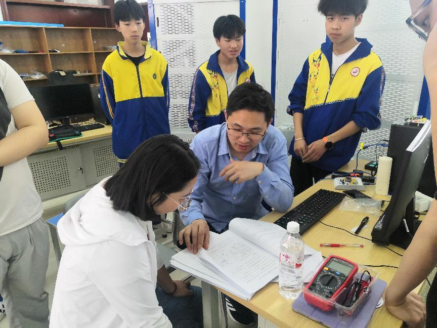 贵州电子信息职业技术学院“物联网技术应用”赛项团队到我校开展国赛备赛帮扶工作