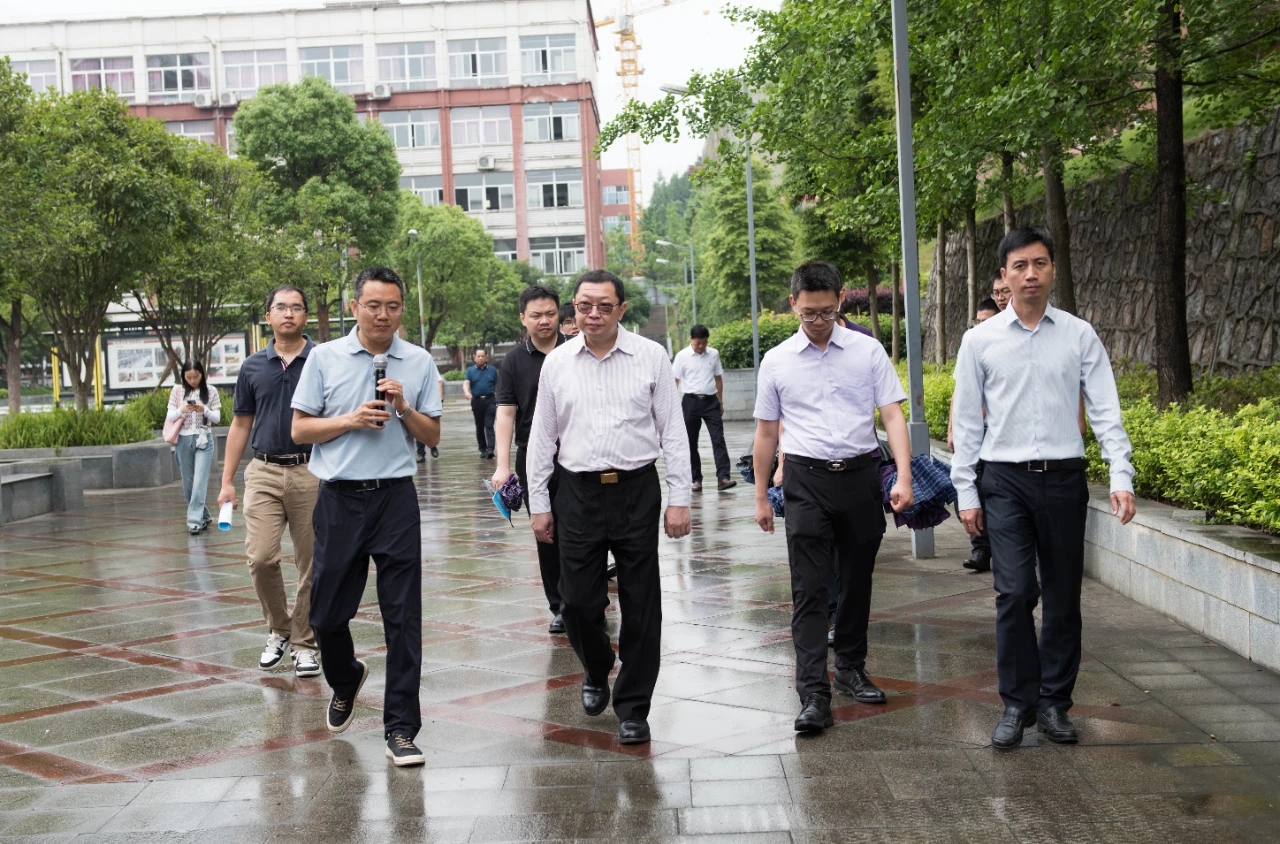 东莞市中堂镇党委书记陈荣武一行来校开展东西部协作交流活动