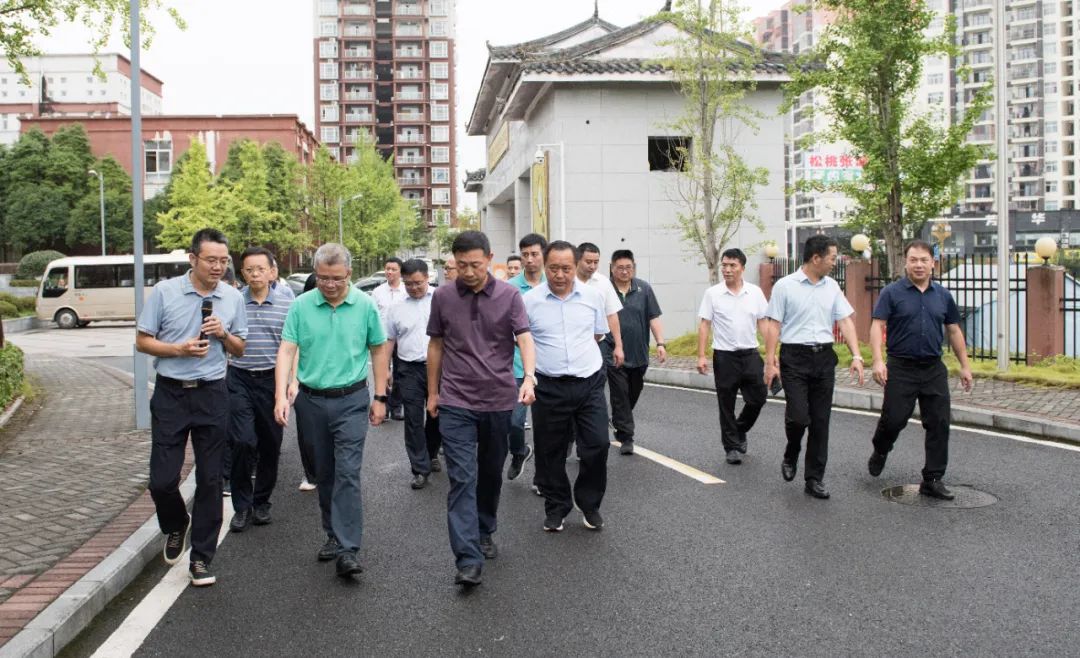 东莞市总工会党组成员、常务副主席王标一行来校开展东西部协作交流考察