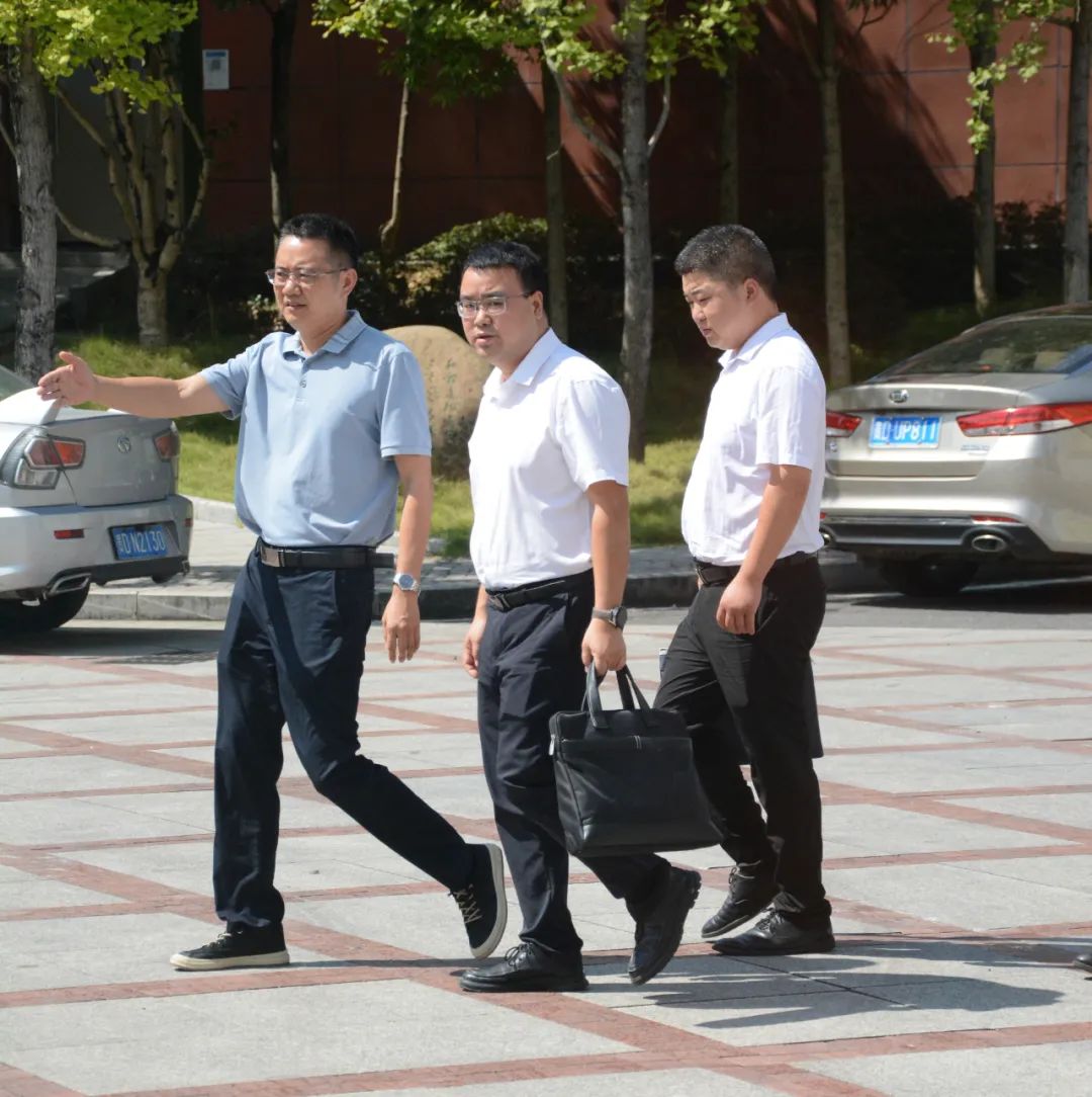 县委组织部副部长梁明奎一行来校调研