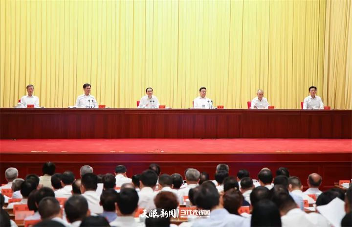 贵州省学习贯彻习近平新时代中国特色社会主义思想主题教育第一批总结暨第二批部署会议召开