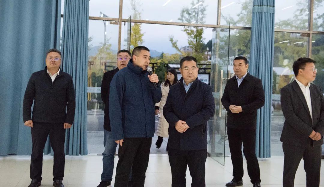 中国振华党委副书记侯乔坤一行到县中等职业学校开展帮扶调研交流工作