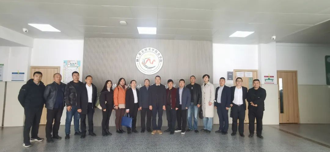 县中等职业学校赴铜仁考察学习