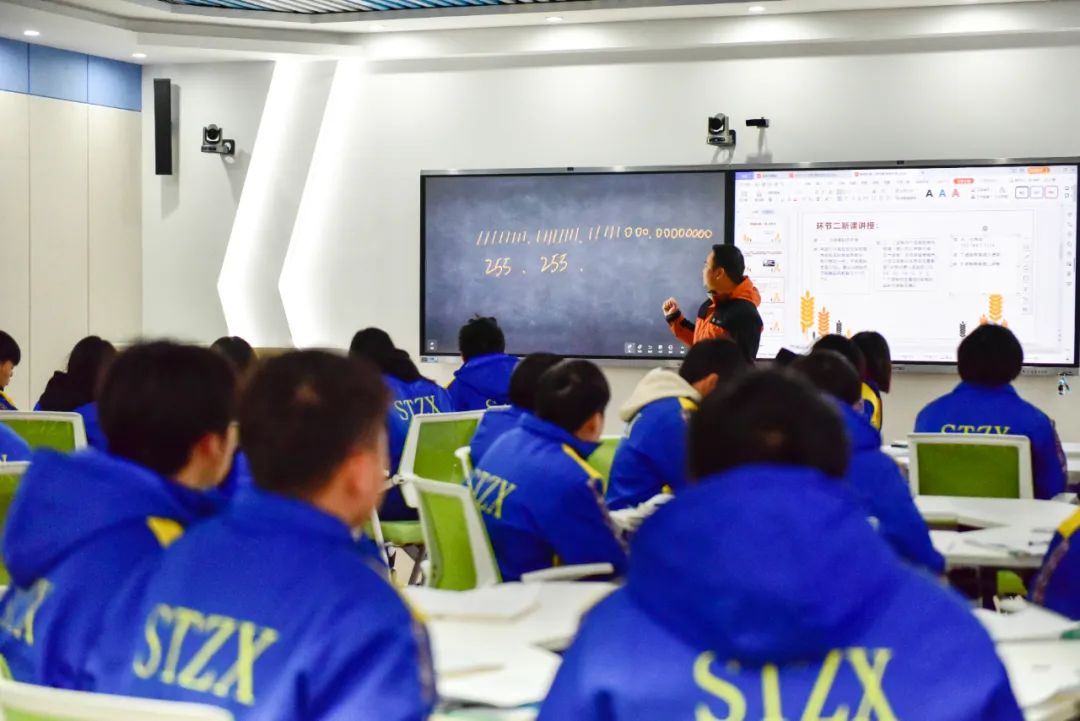 第七批“莞铜名师名校长铜仁行”送教活动走进松桃中等职业学校