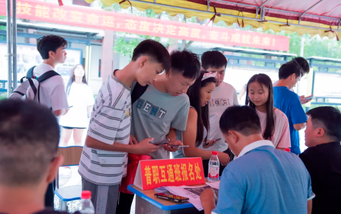 开学啦！2025级新生入学，宁静的校园再度洋溢青春与活力